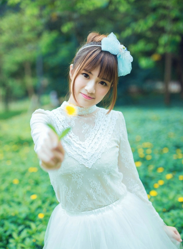 我们为什么需要美女，可能她们改变你的生活习性，让人感这个世界充满期待，虽然当你觉得期待的东西就要得到的时候，她们马上去普度众生，让其他人觉得生活充满期待。——韩寒《像少年啦飞驰》